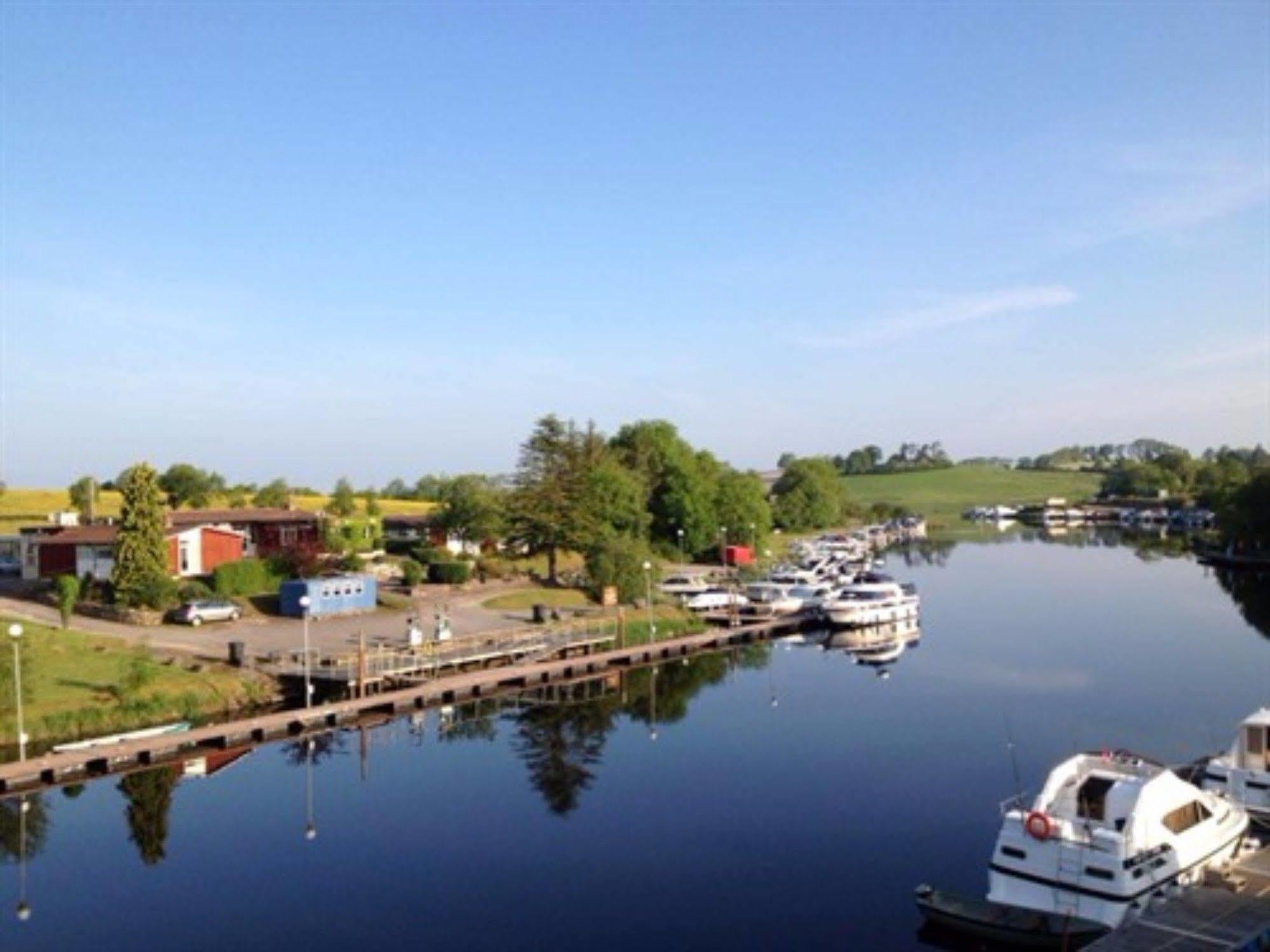 Carrybridge Lakeside Lodge Enniskillen Buitenkant foto